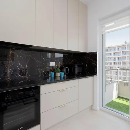 Comfortable With Balcony In Near Westfield By Renters Varsóvia