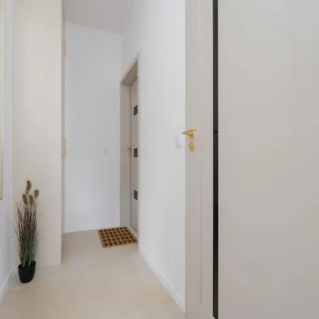 Apartament Comfortable With Balcony In Near Westfield By Renters